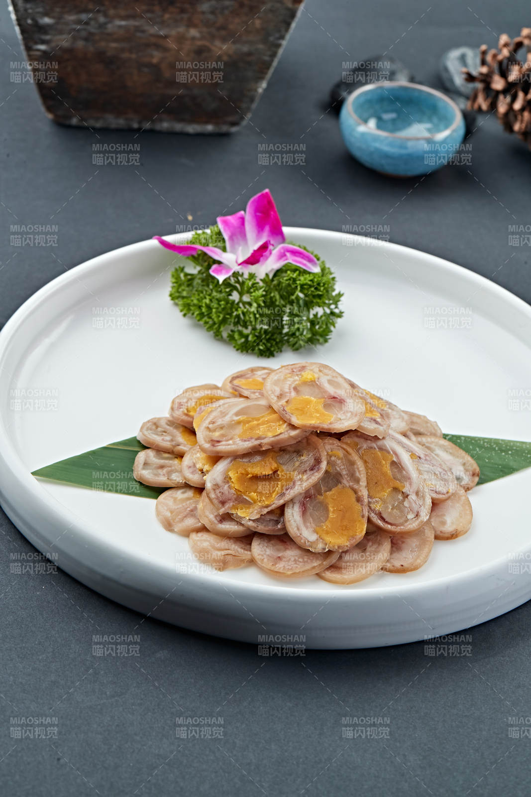 鱿鱼猪耳鸭蛋卷切片