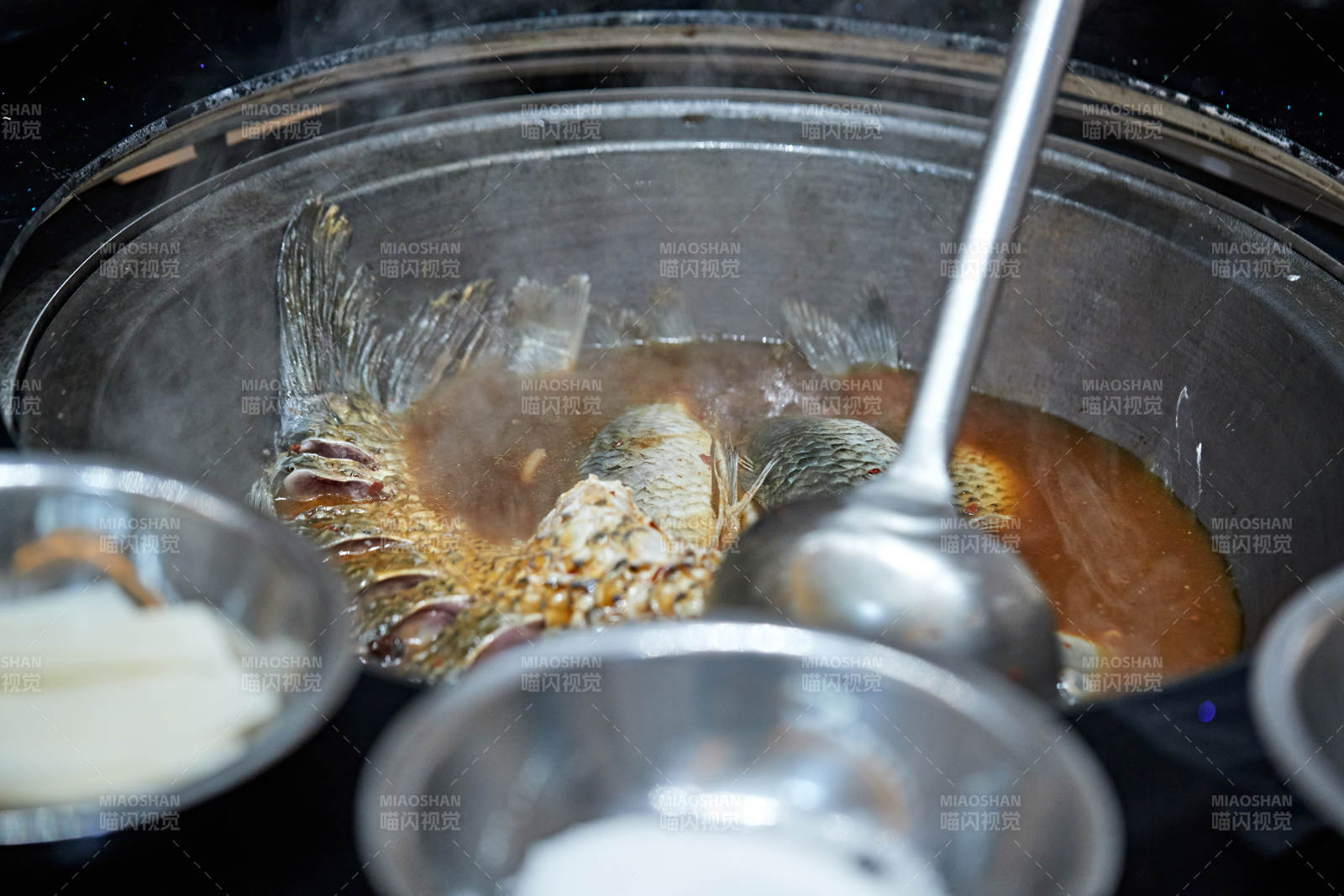 農(nóng)家鐵鍋燉魚貼餅子