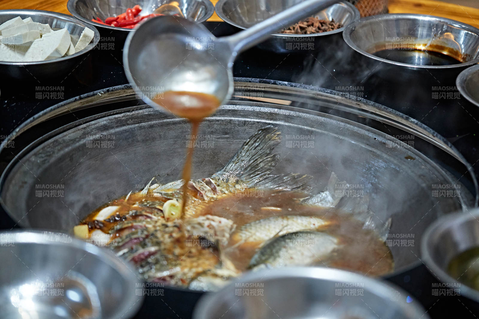 農(nóng)家鐵鍋燉魚貼餅子