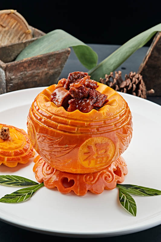 南瓜金盏红烧鹿肉