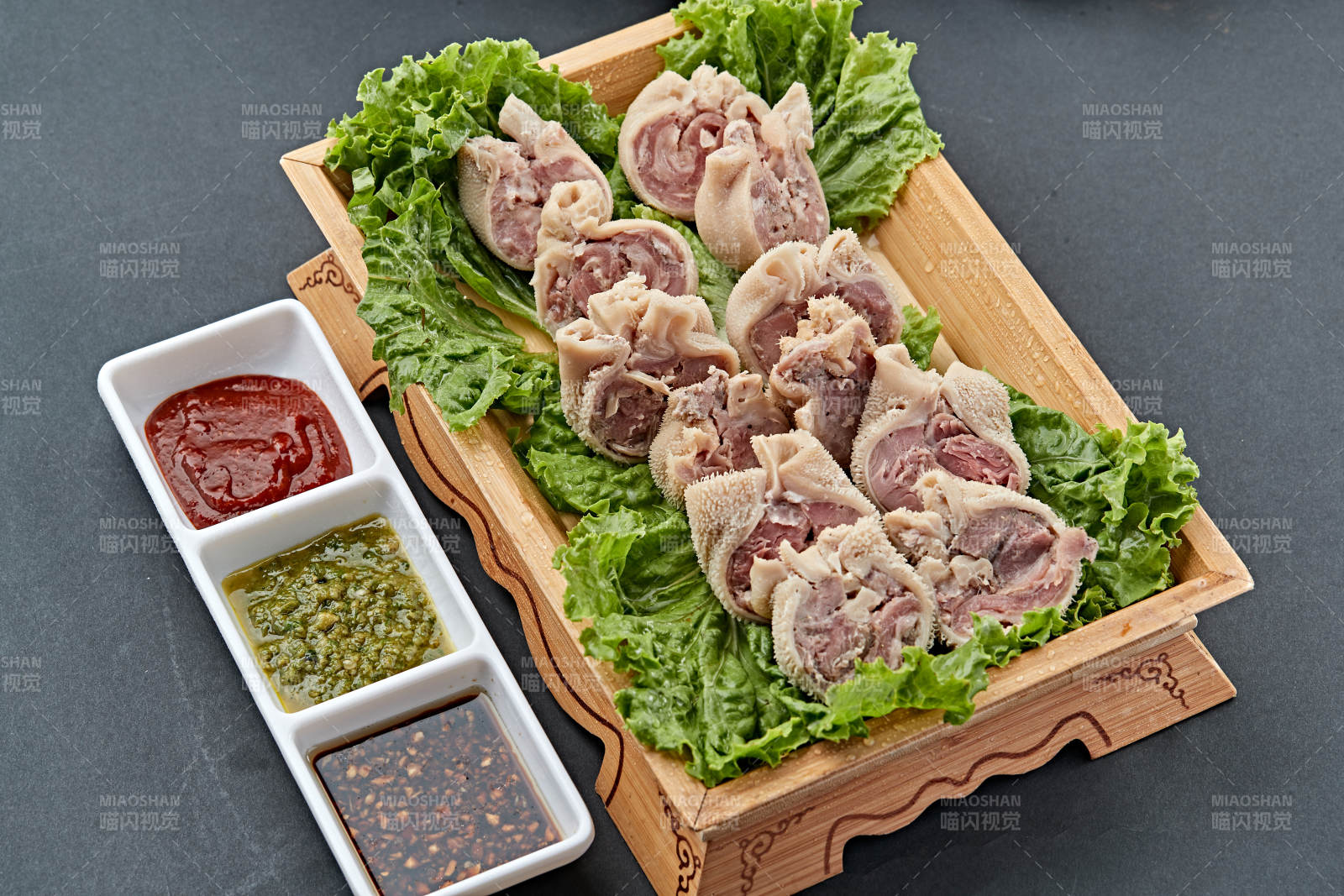 蒙餐水煮肚包肉