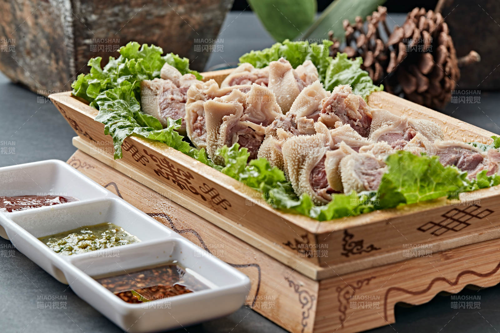 蒙餐水煮肚包肉