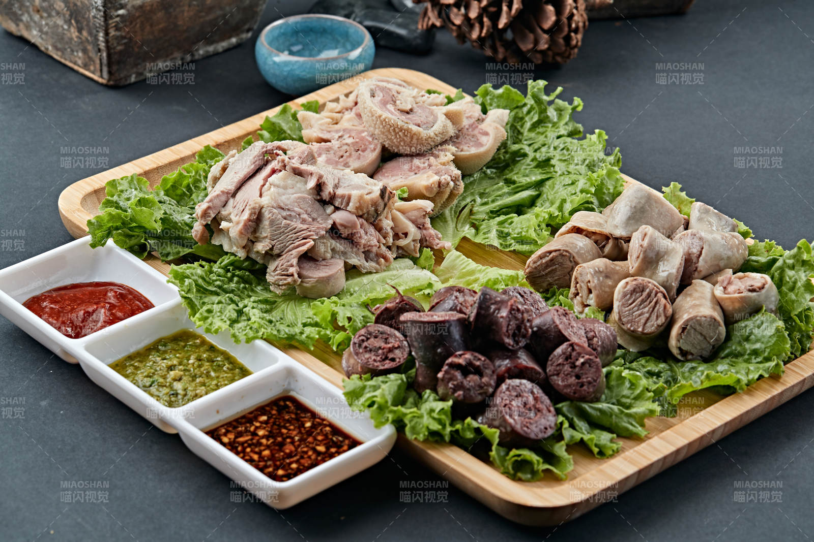 蒙餐血肠白肠肚包肉拼盘