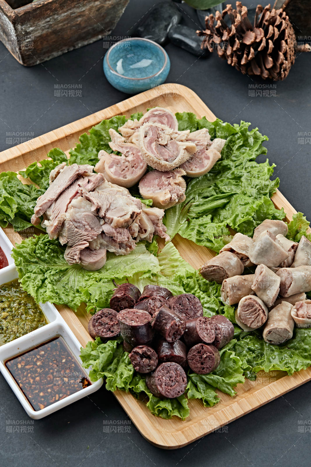 蒙餐血腸白腸肚包肉拼盤