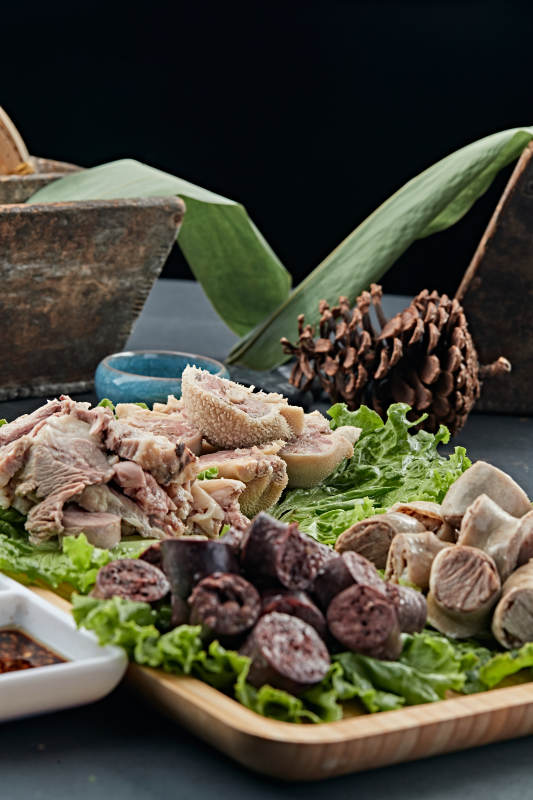 蒙餐血肠白肠肚包肉拼盘