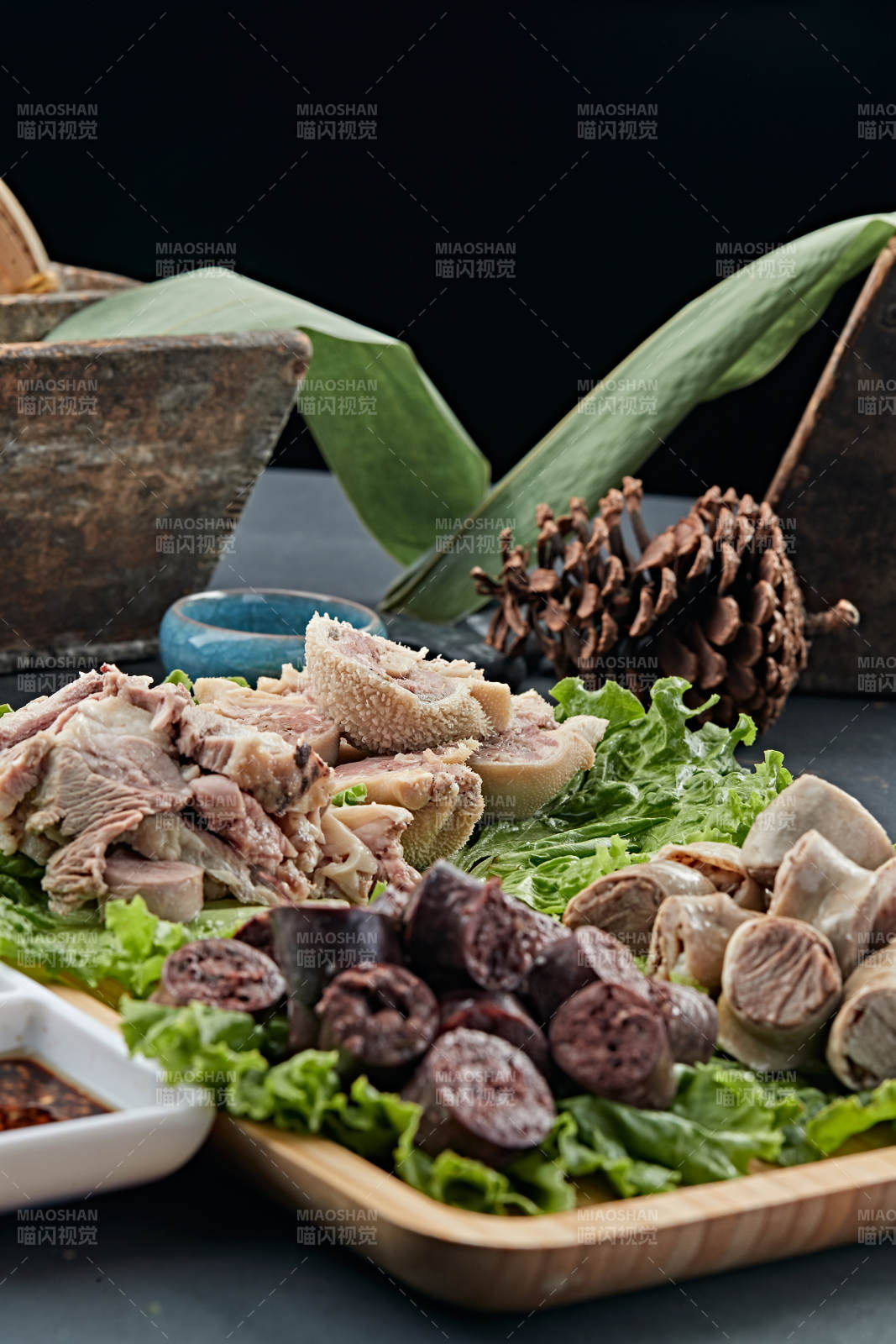 蒙餐血肠白肠肚包肉拼盘