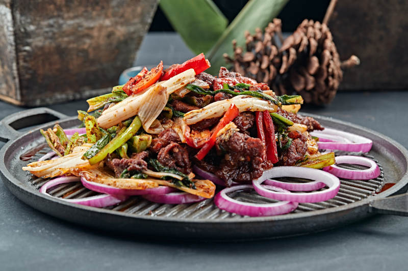 炙子铁板什锦蔬菜煎牛柳