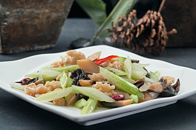 小炒芦笋桃仁鸡枞菌