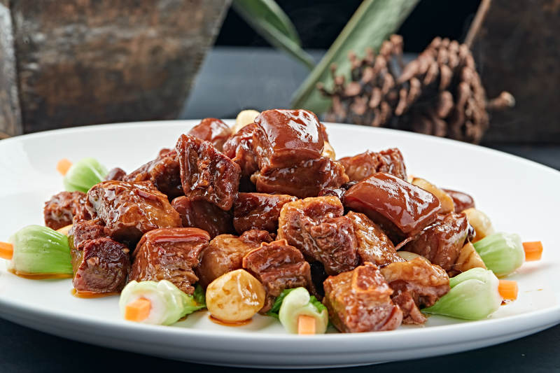 红烧养殖带皮鹿五花肉