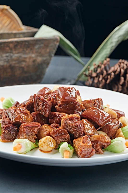 红烧养殖带皮鹿五花肉