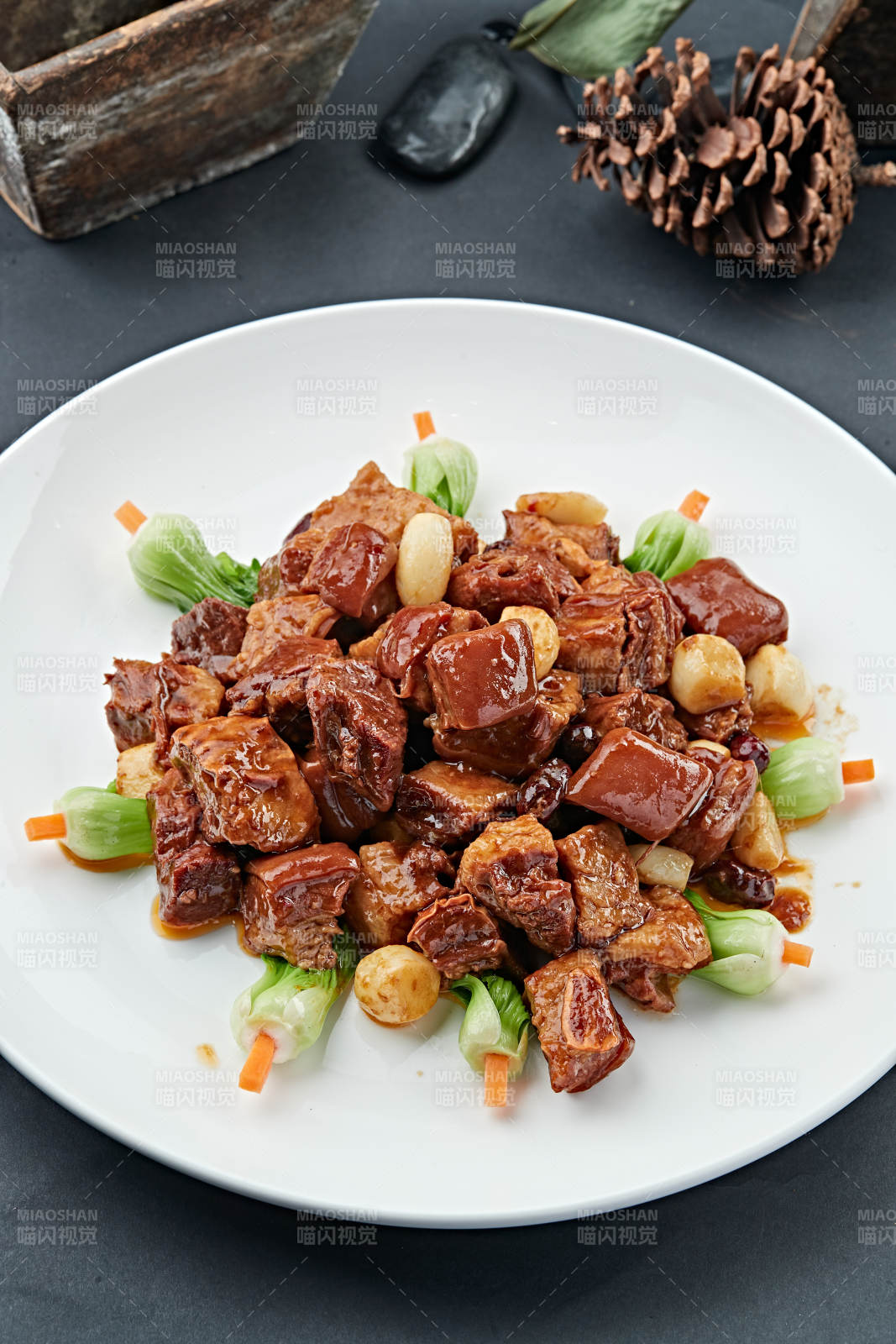 紅燒養(yǎng)殖帶皮鹿五花肉