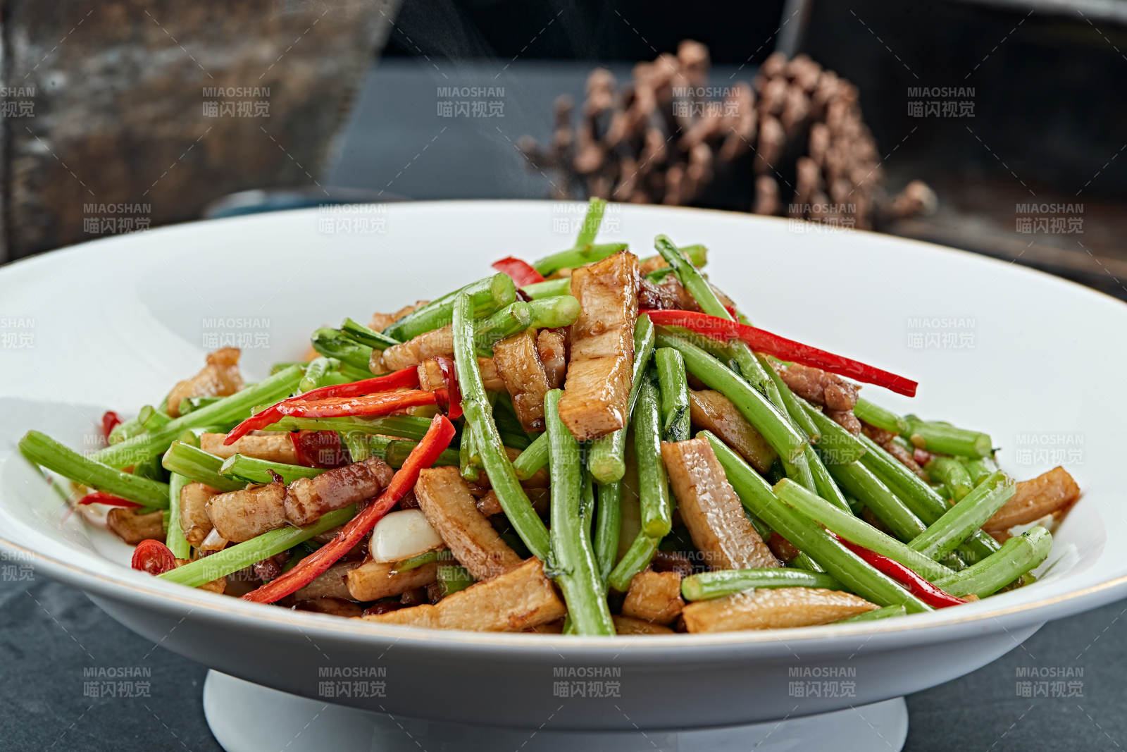 彩椒茼蒿炒五花肉