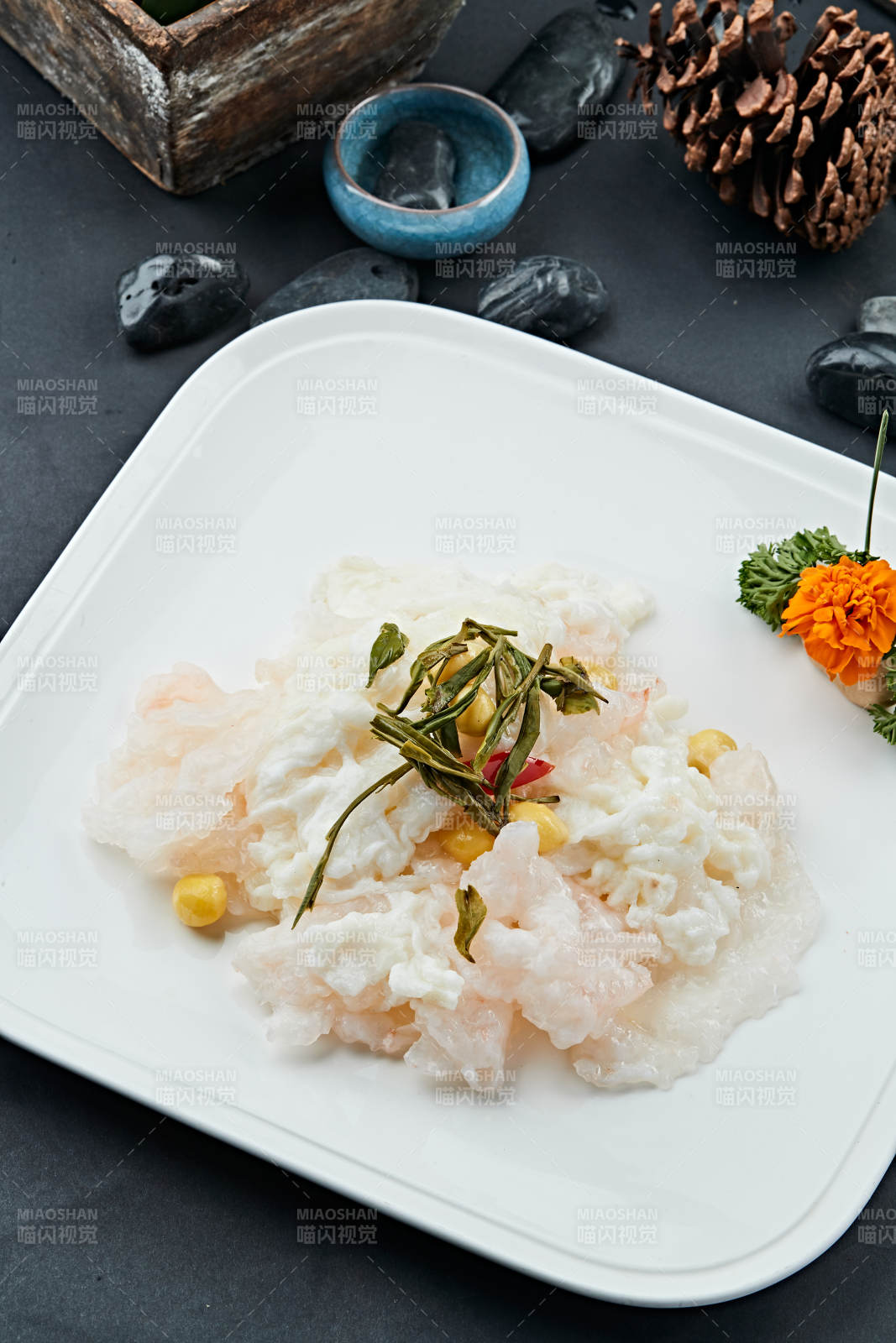 龙井银杏芙蓉蛋清炒大虾仁