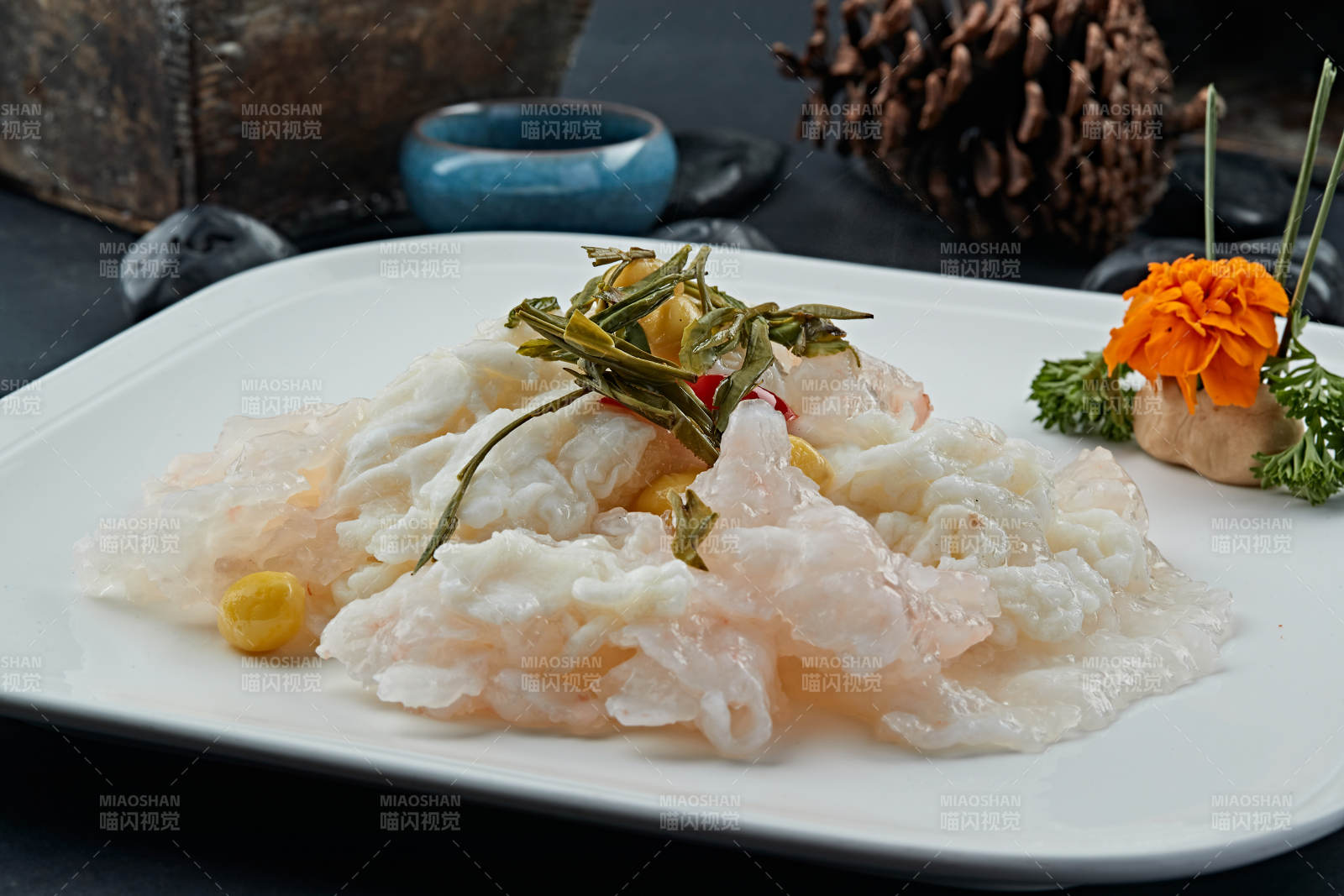 龙井银杏芙蓉蛋清炒大虾仁