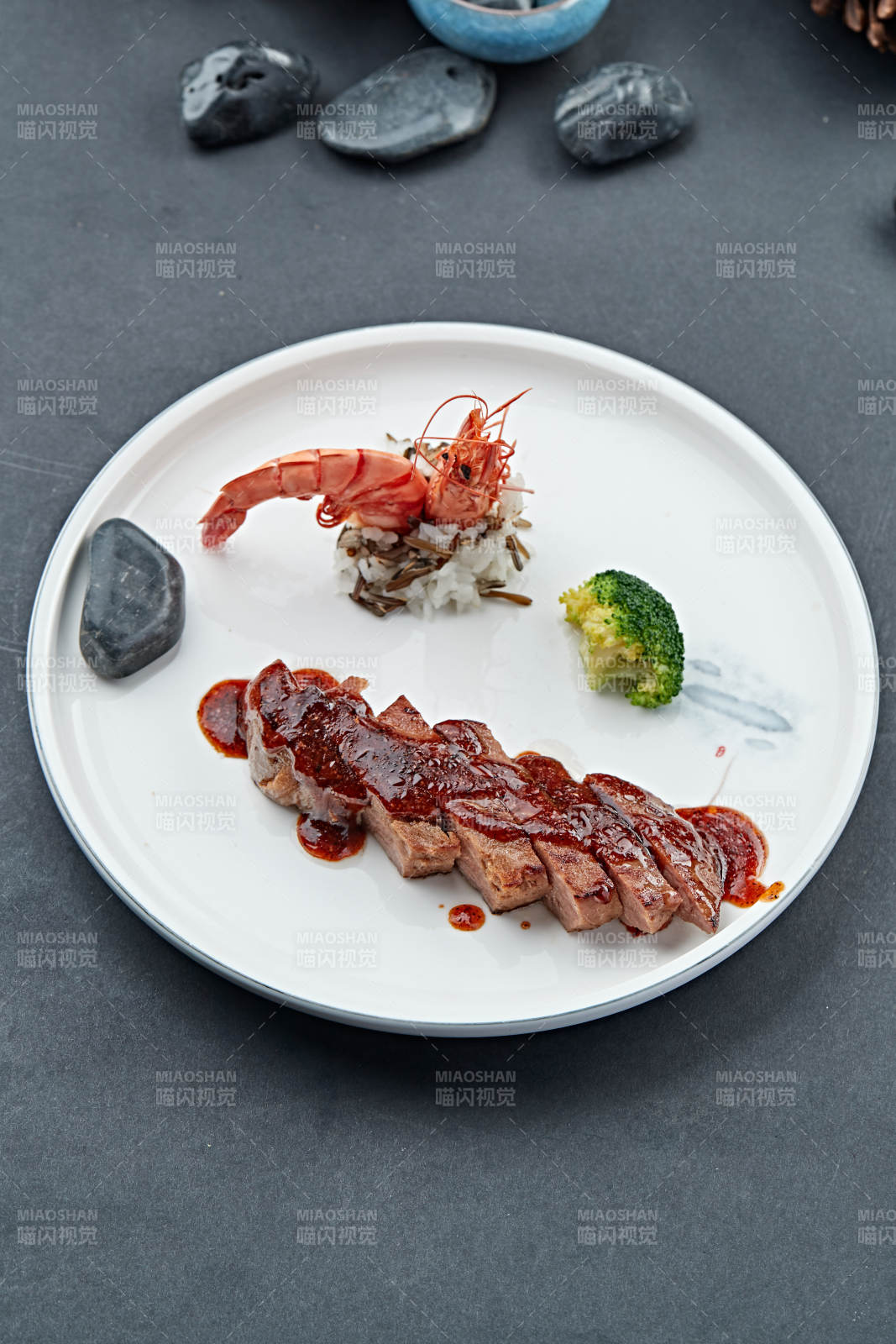 黑胡椒醬法式鐵板美洲大蝦牛排