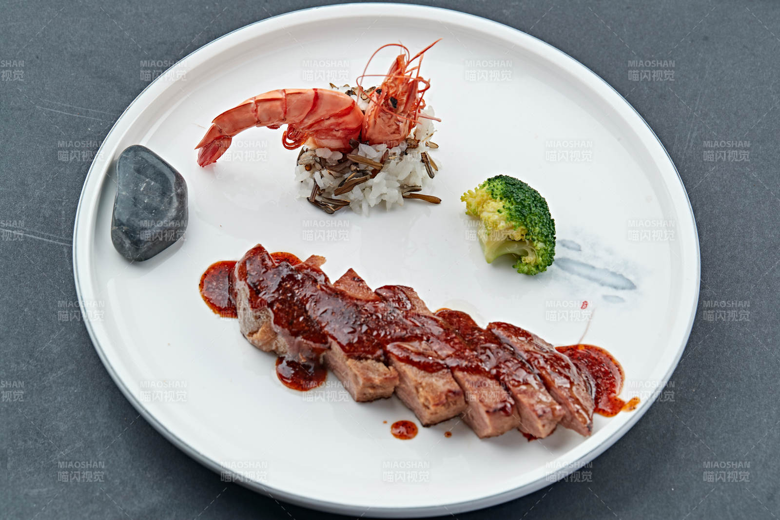 黑胡椒醬法式鐵板美洲大蝦牛排