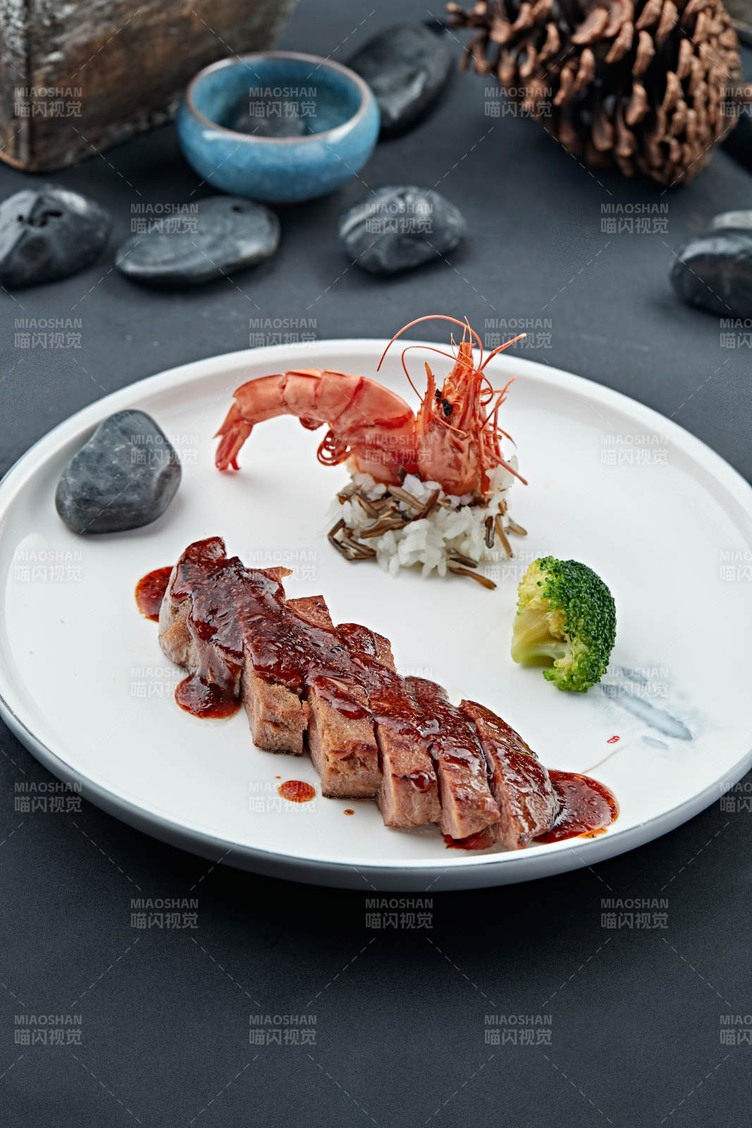 黑胡椒醬法式鐵板美洲大蝦牛排