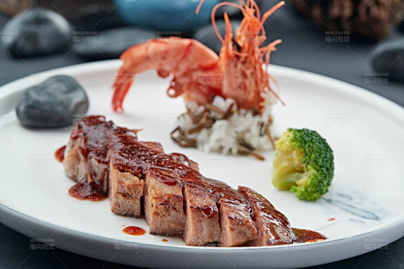 黑胡椒醬法式鐵板美洲大蝦牛排