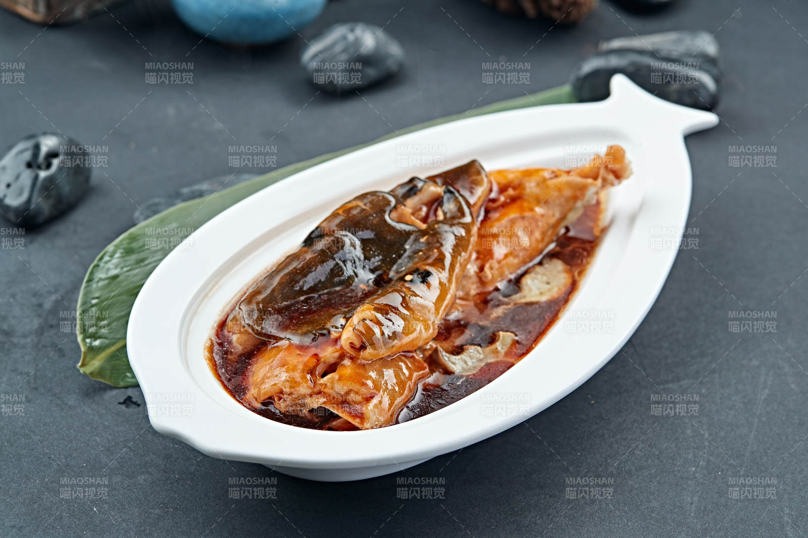 浓汤酱焖小河豚