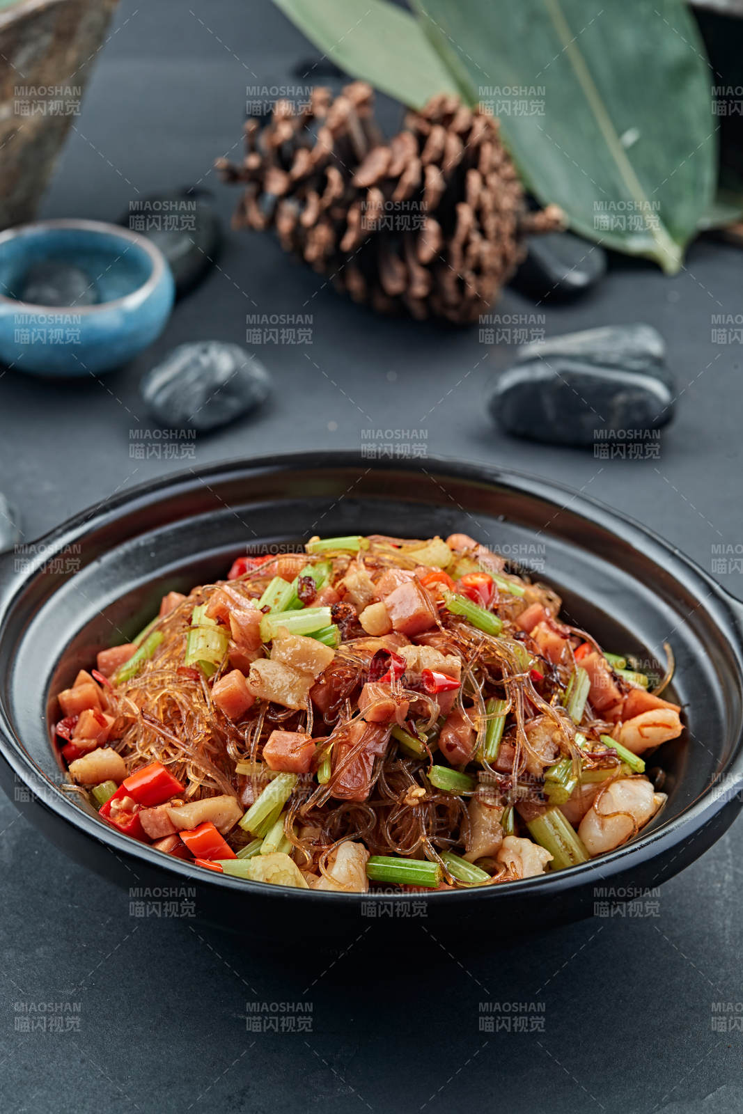 砂锅火腿腊肉水晶粉丝煲