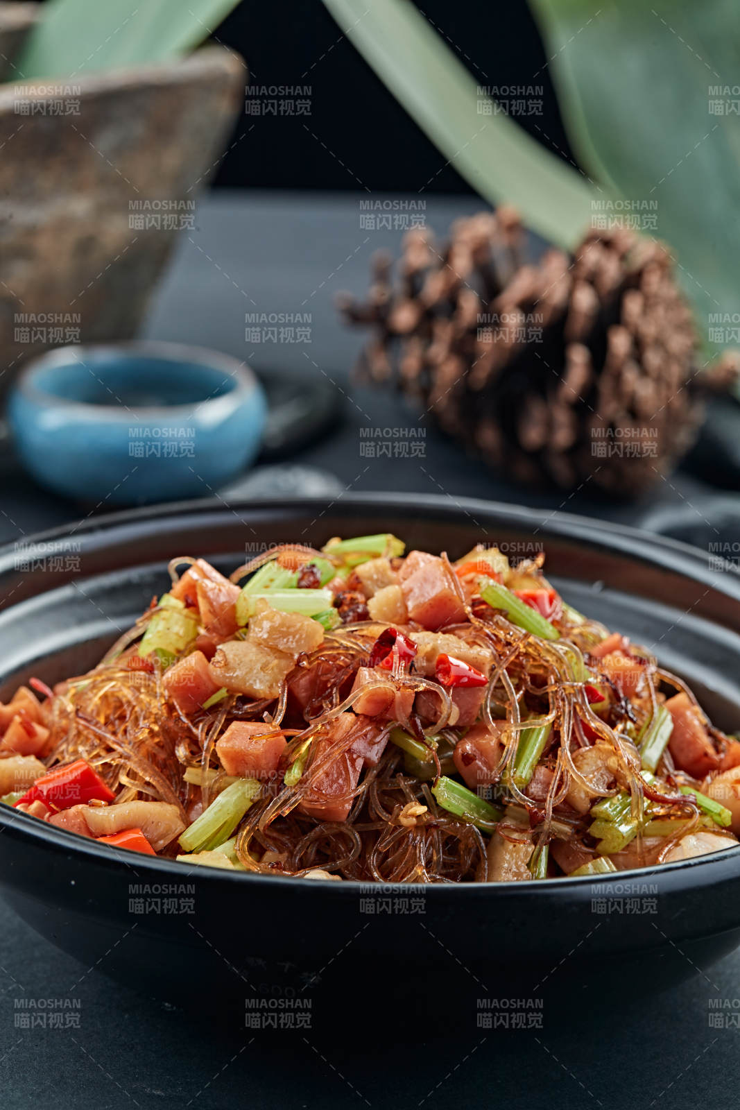 砂锅火腿腊肉水晶粉丝煲