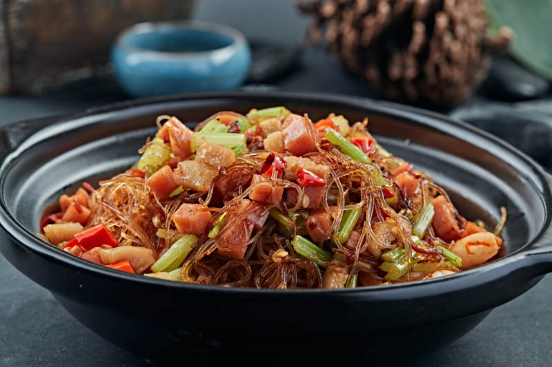 砂锅火腿腊肉水晶粉丝煲