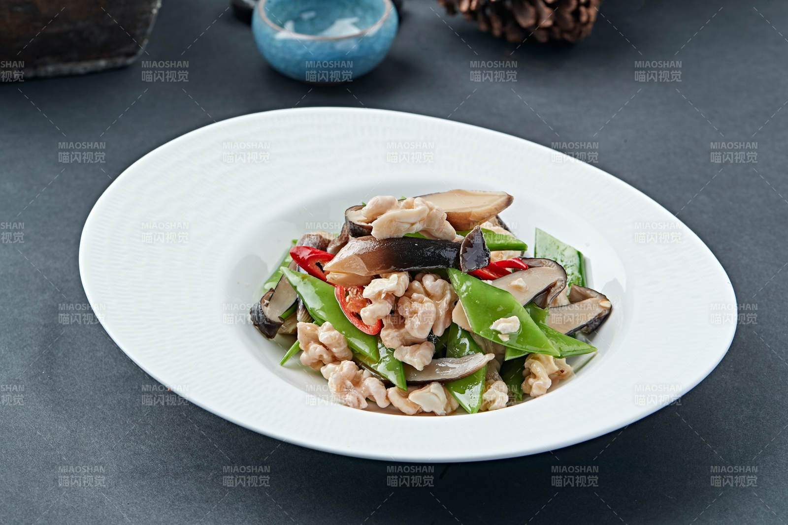 小炒香辣桃仁荷兰豆鸡枞菌