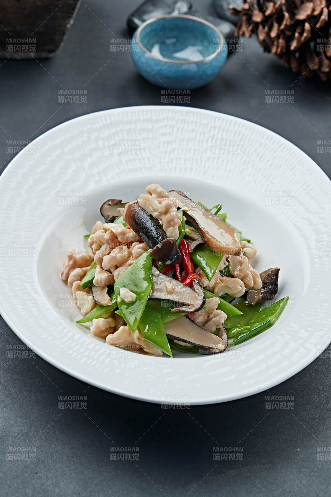 小炒香辣桃仁荷兰豆鸡枞菌