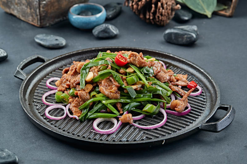 炙子烤沙葱草原小羊肉