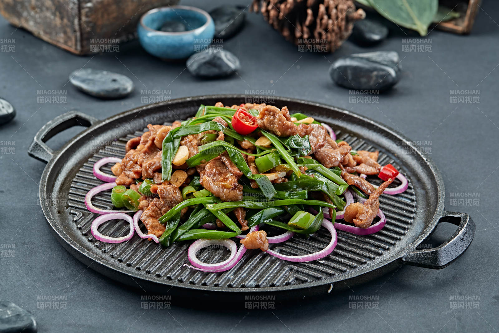 炙子烤沙葱草原小羊肉