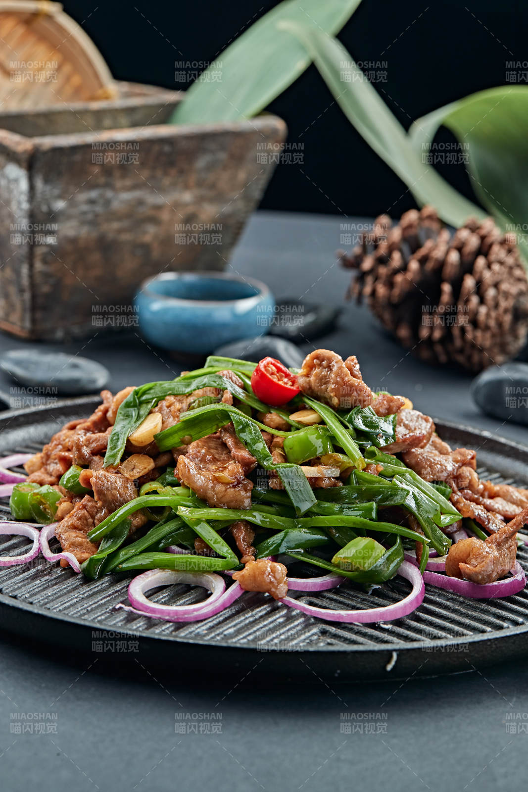 炙子烤沙葱草原小羊肉