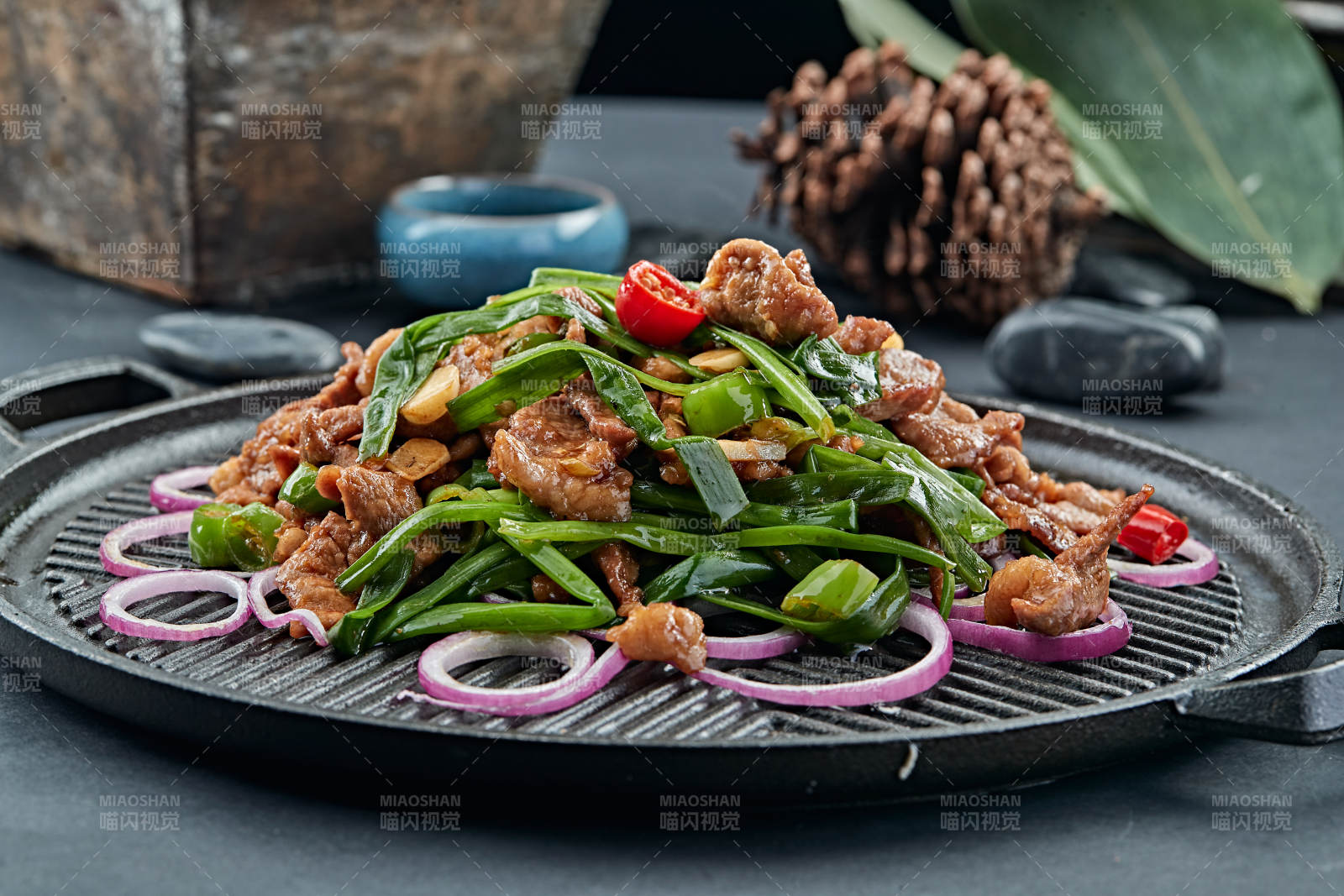 炙子烤沙葱草原小羊肉