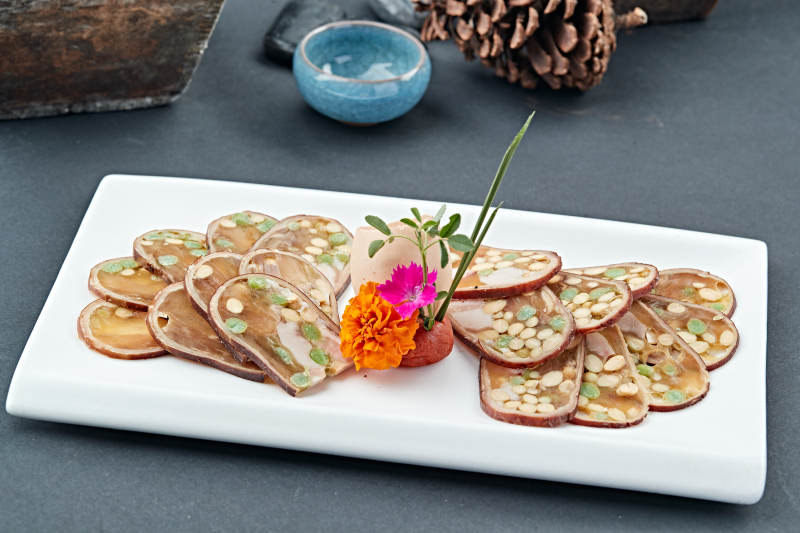 菊花青豆鱿鱼猪耳冻