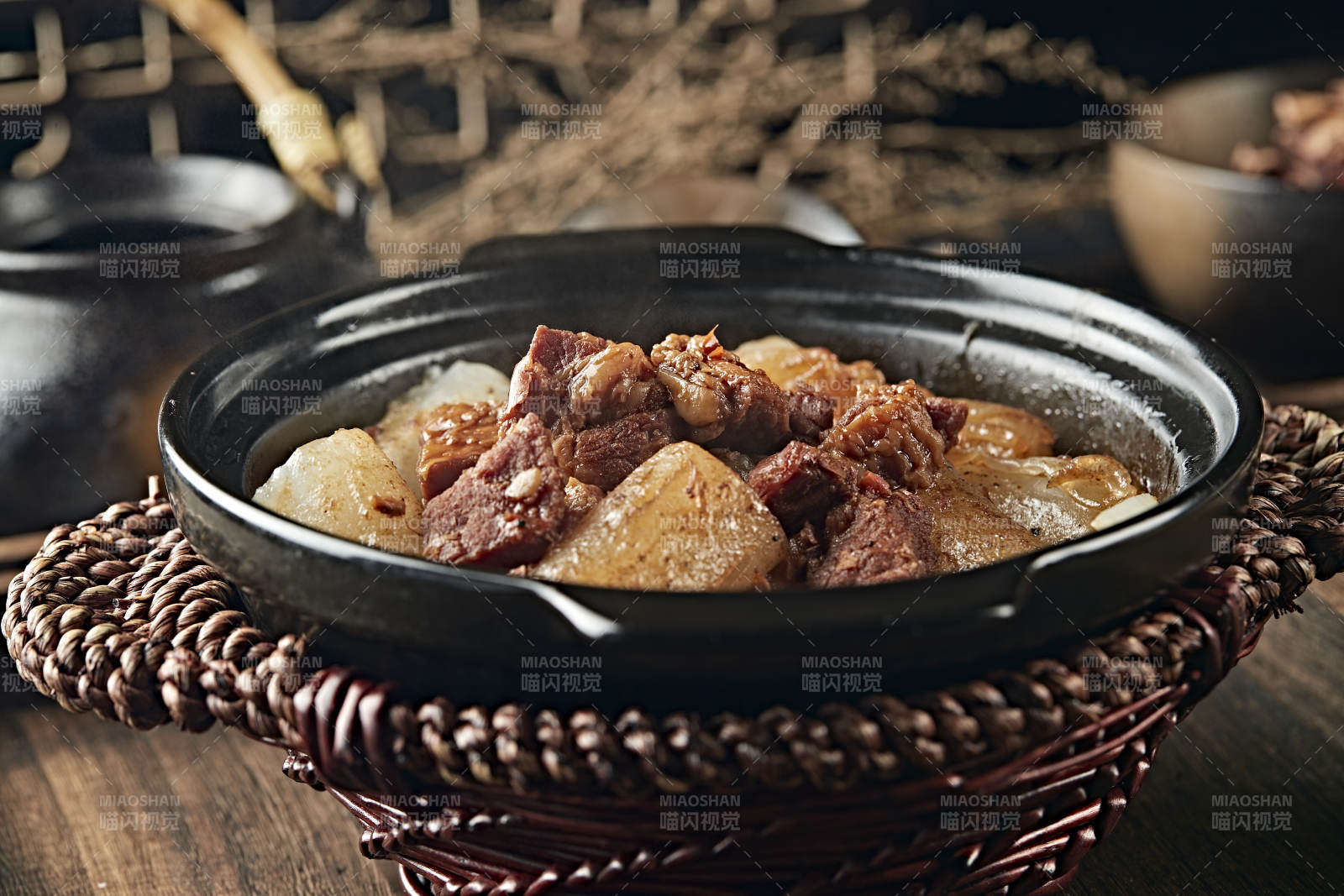 潮汕美食砂鍋牛腩煲腸粉