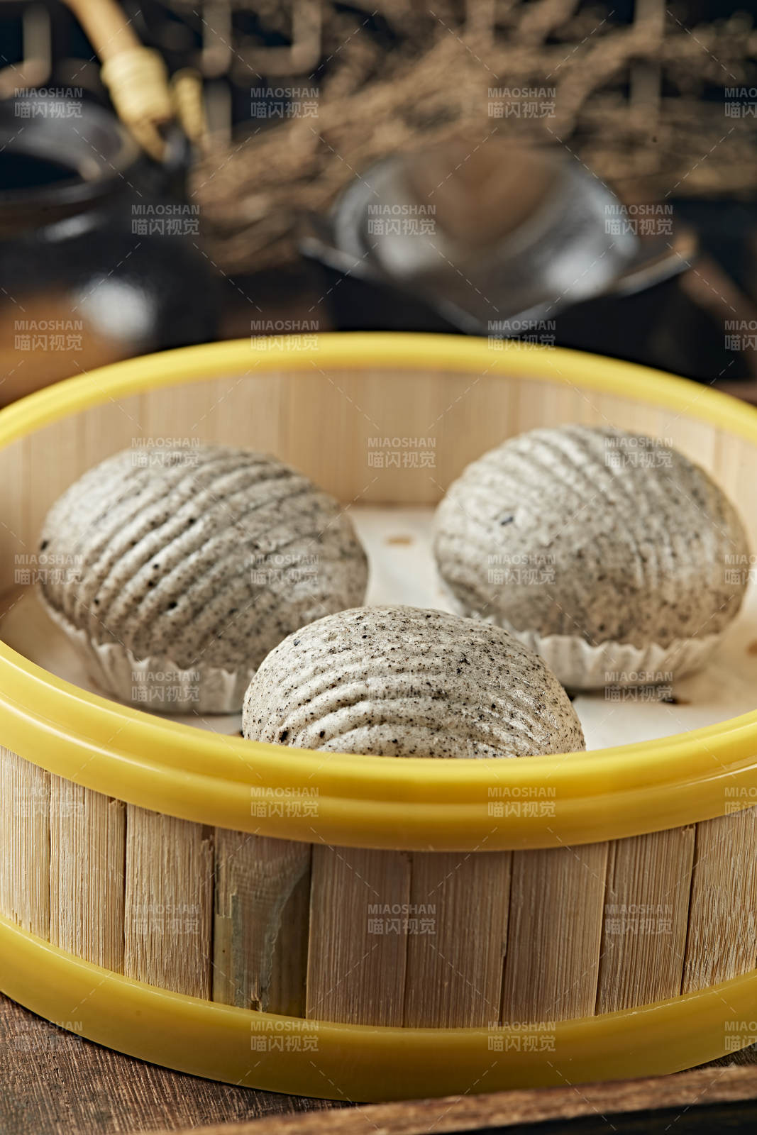 港式茶餐香蒸黑芝麻流沙包