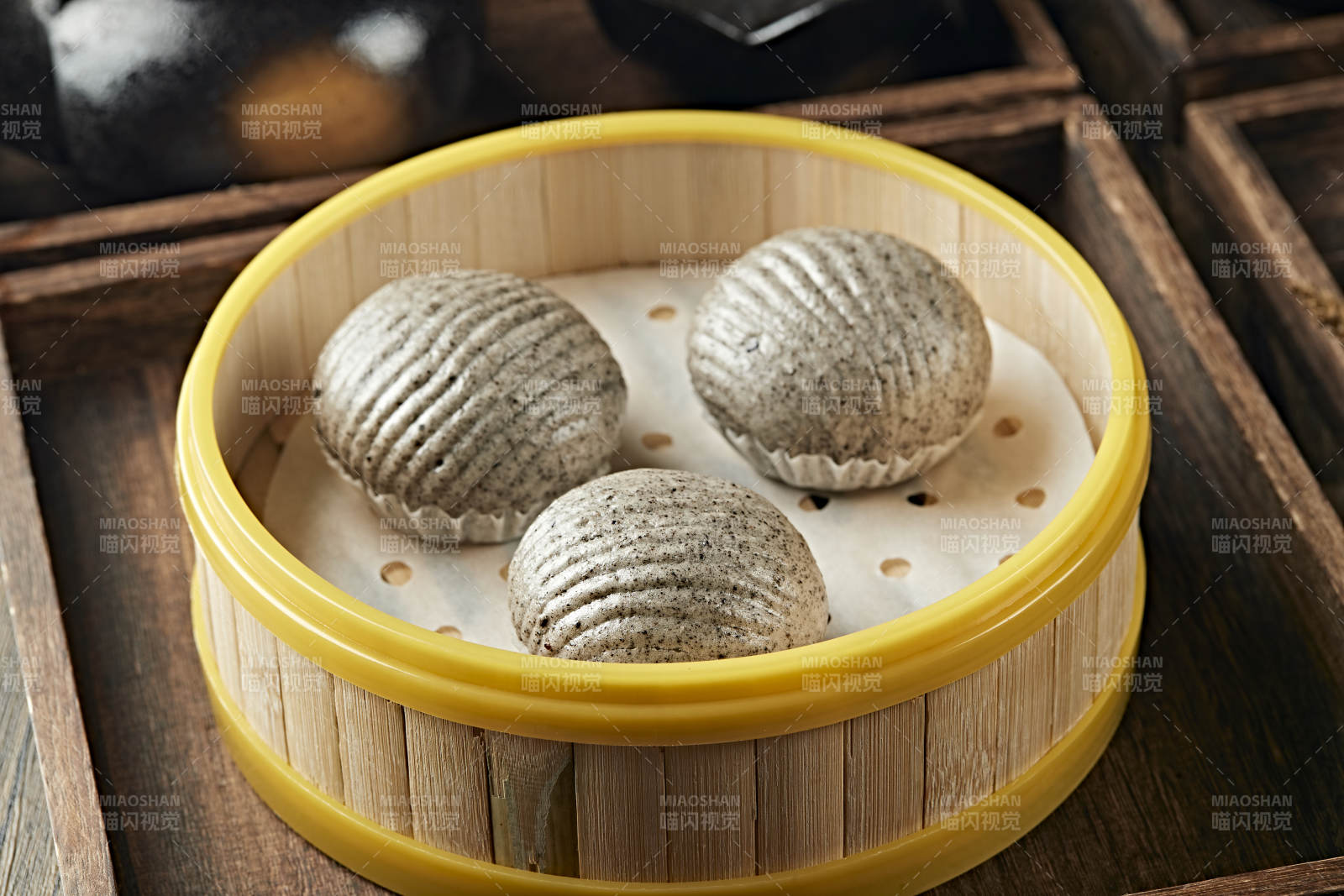 港式茶餐香蒸黑芝麻流沙包