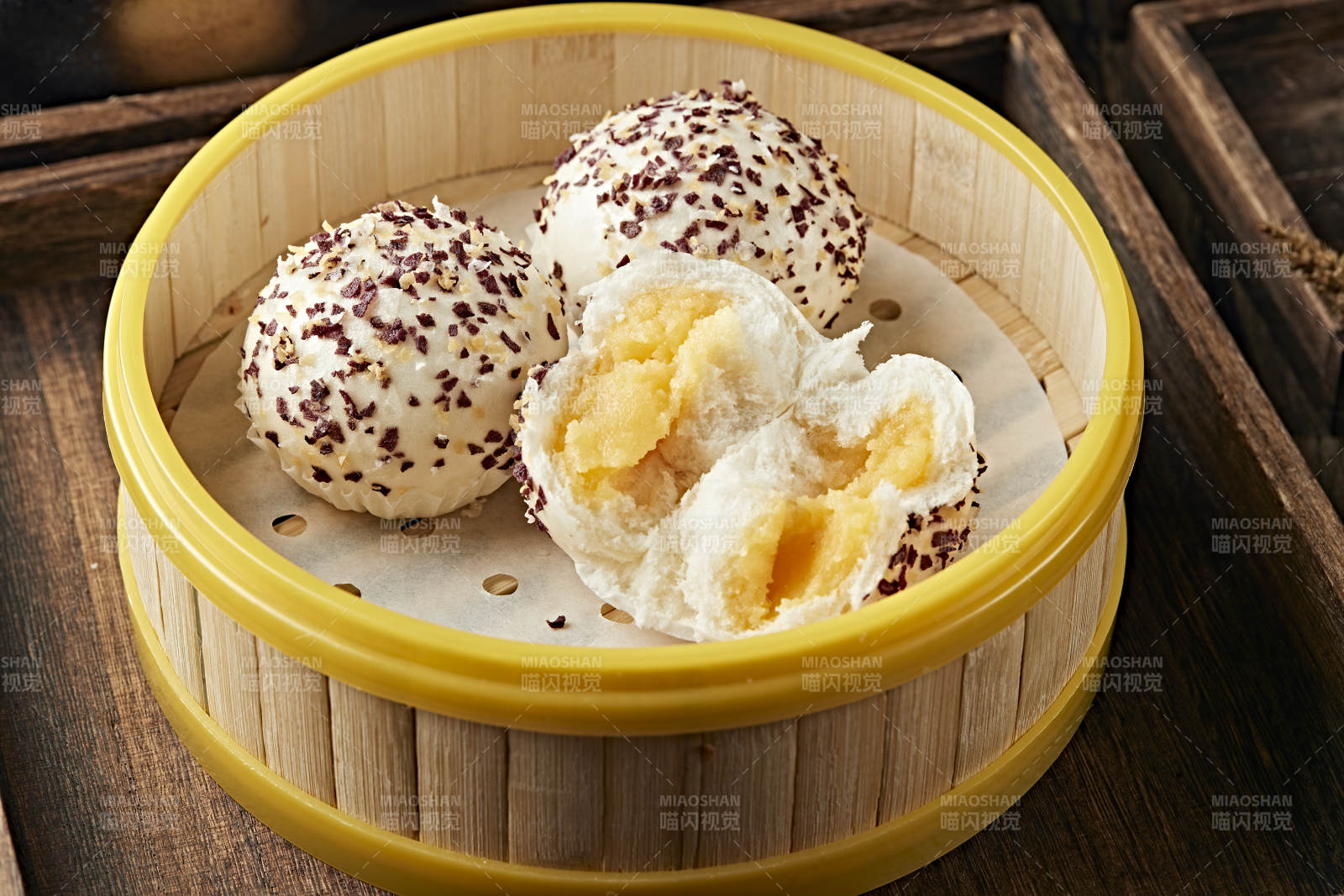 港式茶餐七彩奶黃流沙包