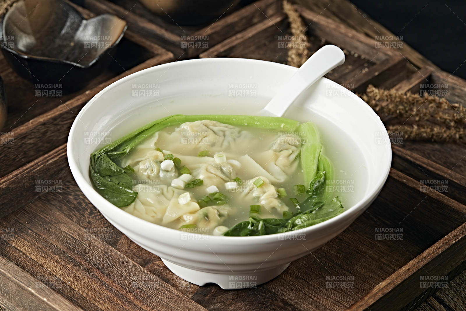 鲜鸡汤猪肉青菜馅云吞