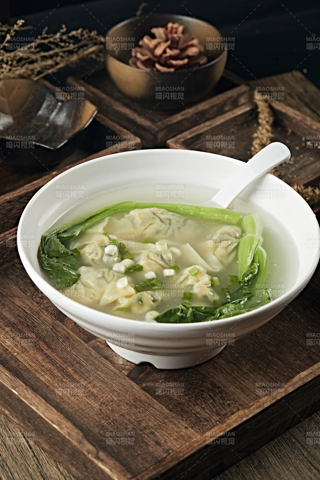 鲜鸡汤猪肉青菜馅云吞