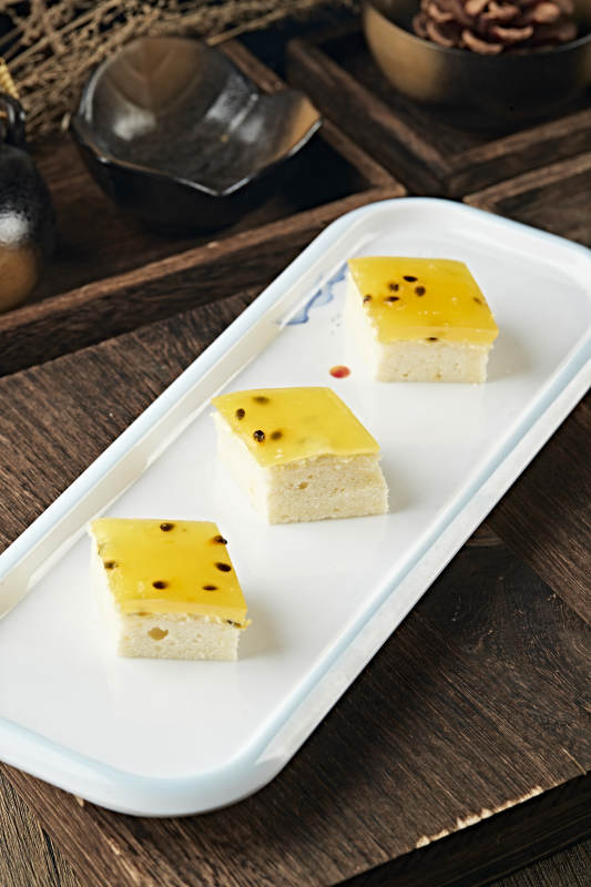 奶香慕斯百香果冻糕