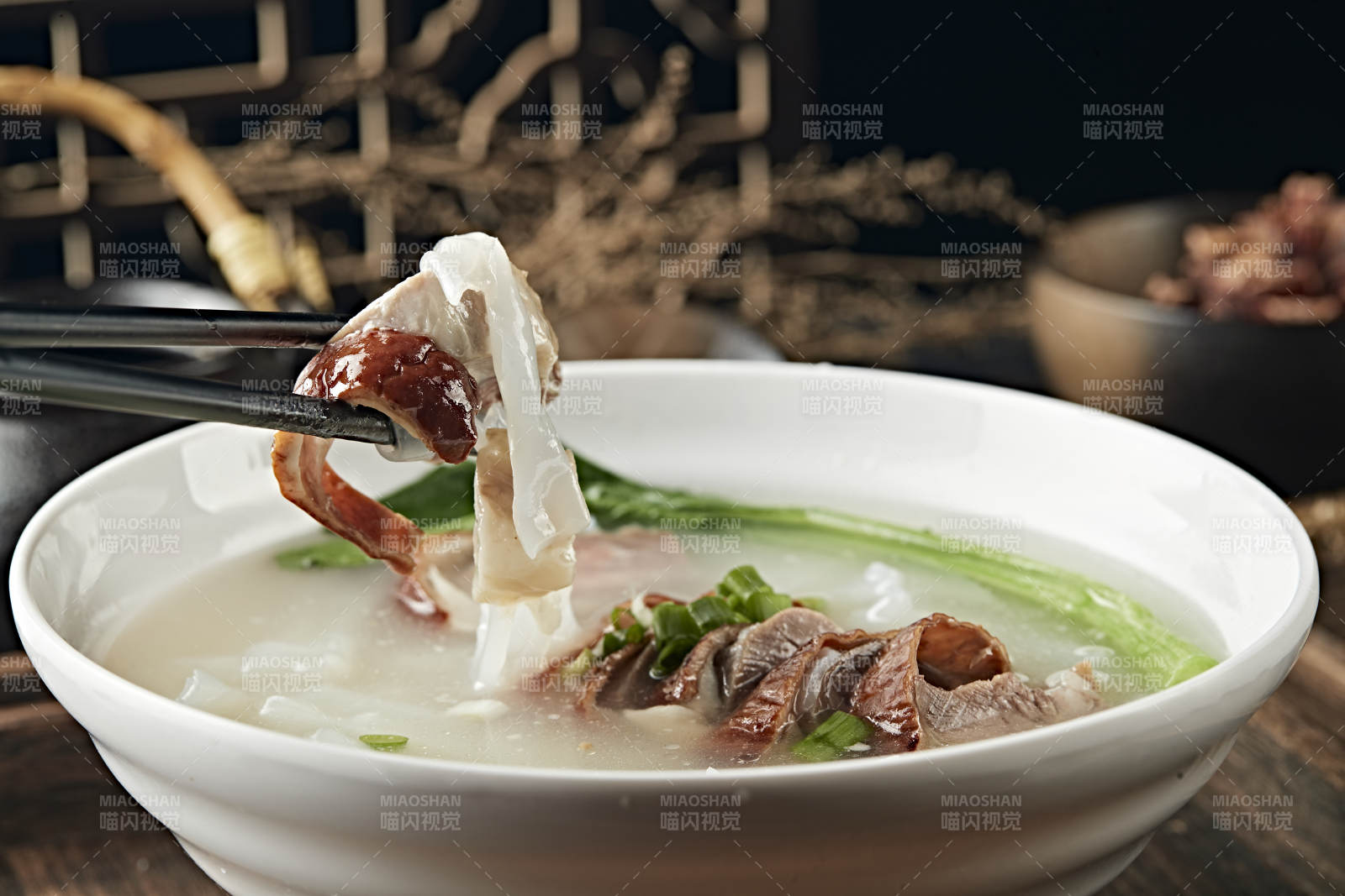 鮮雞湯燒鵝煮腸粉