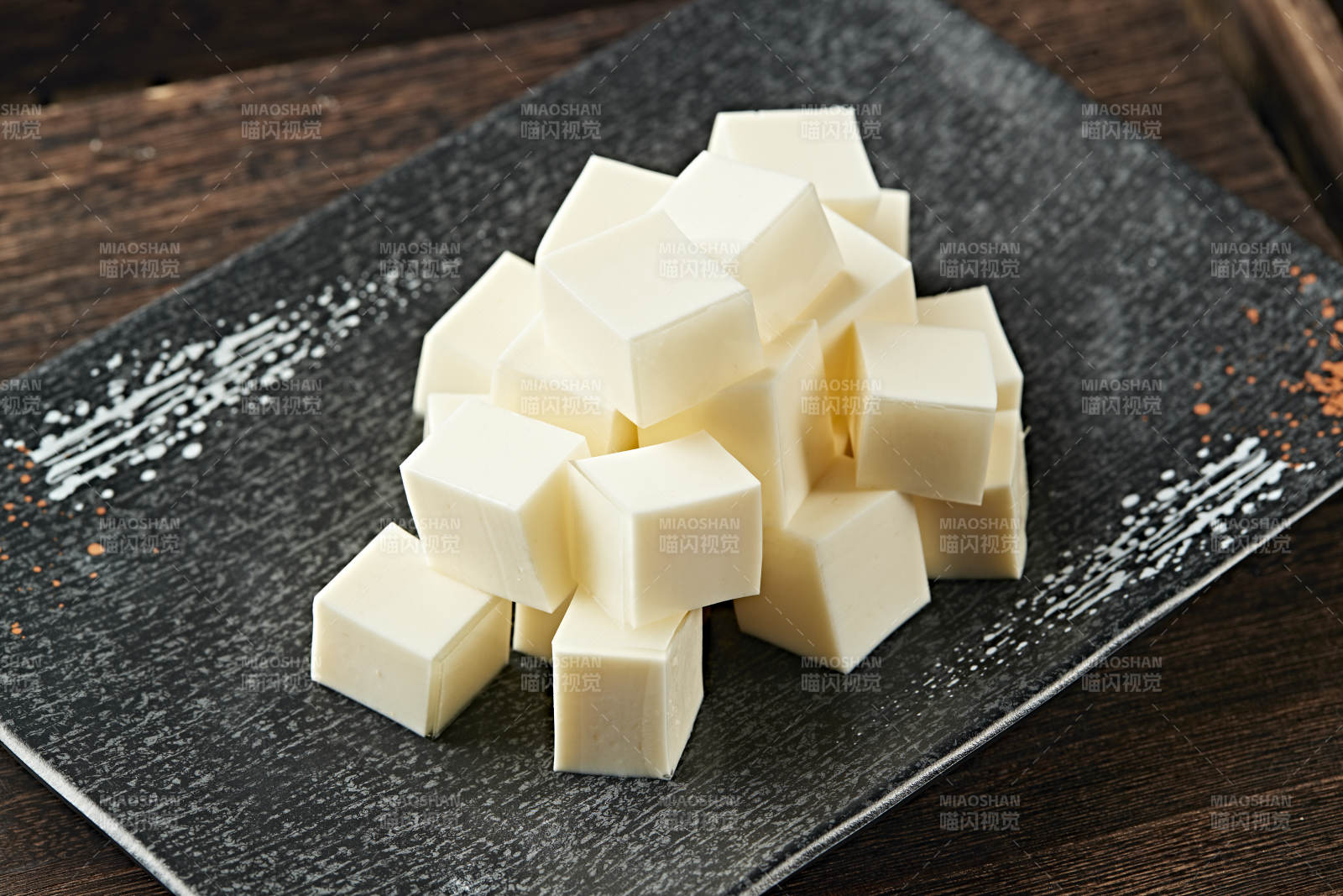 港式茶餐奶香杏仁豆腐