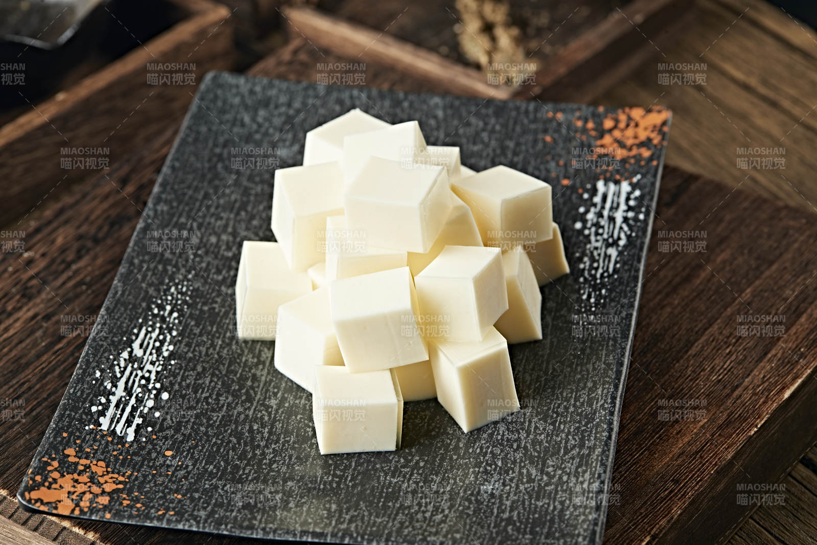 港式茶餐奶香杏仁豆腐