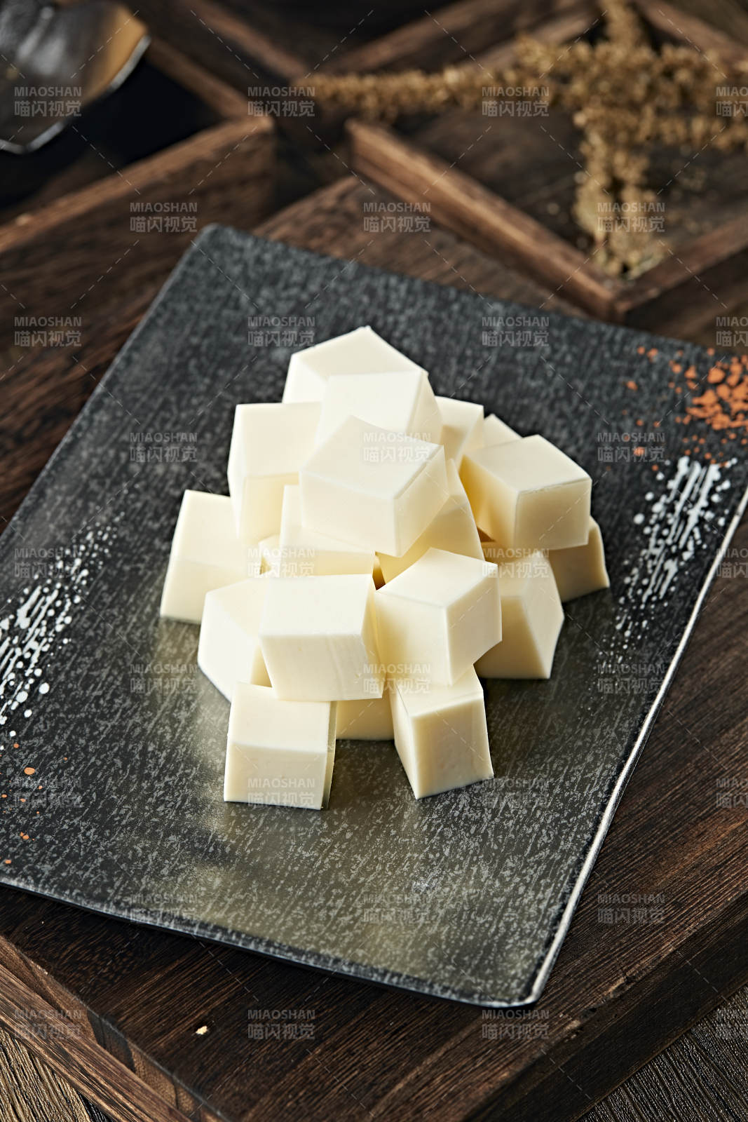 港式茶餐奶香杏仁豆腐