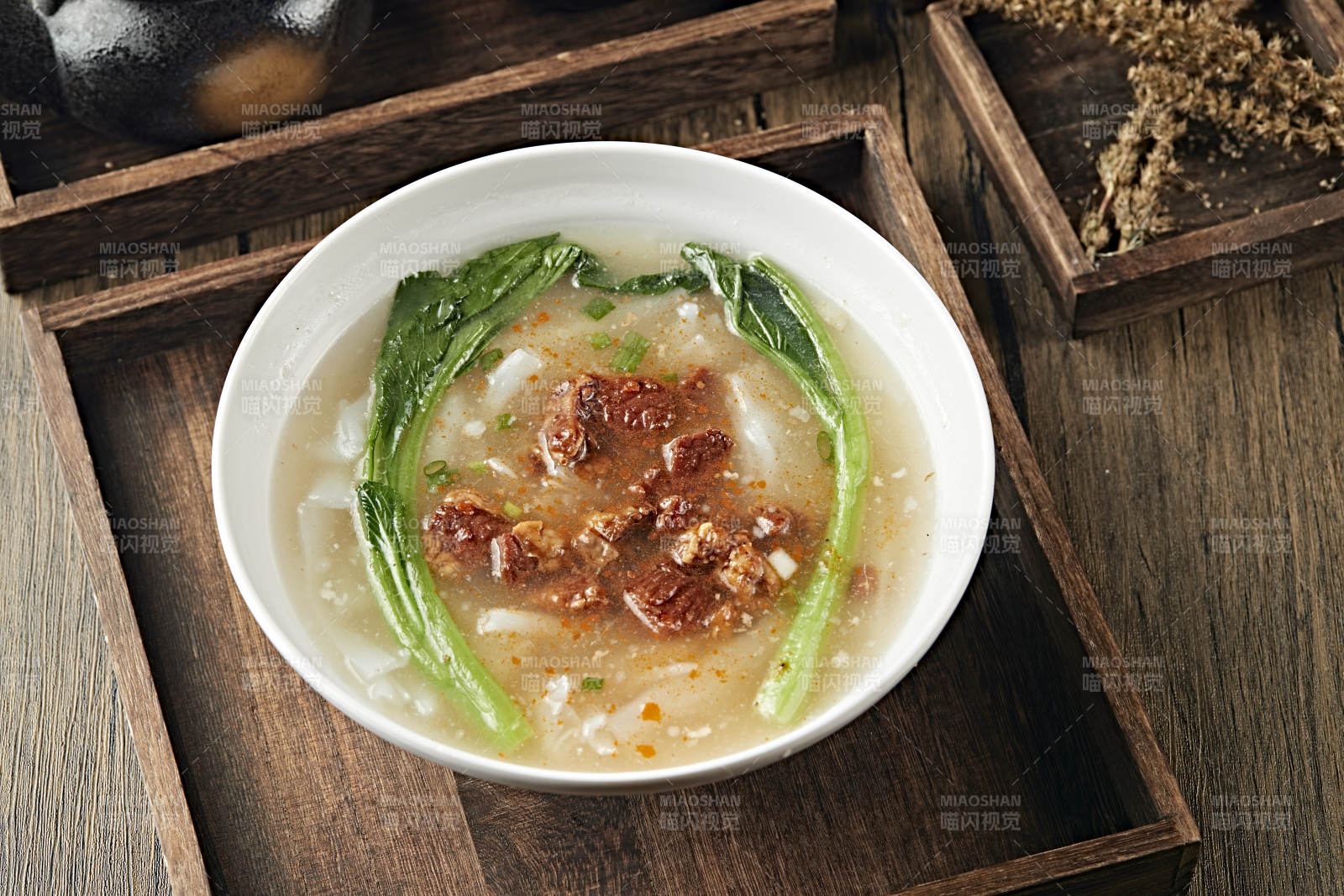 鮮雞湯番茄牛腩煮腸粉