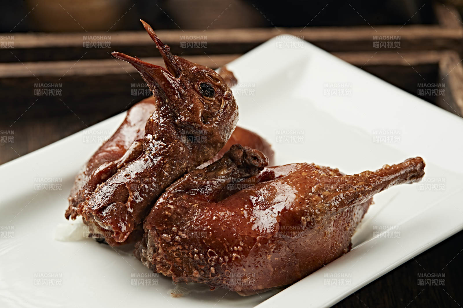 港式金牌脆皮乳鸽