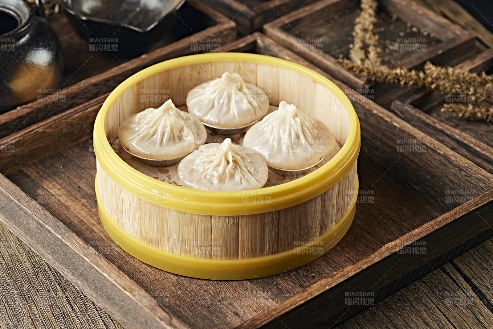 传统美食灌汤小笼包