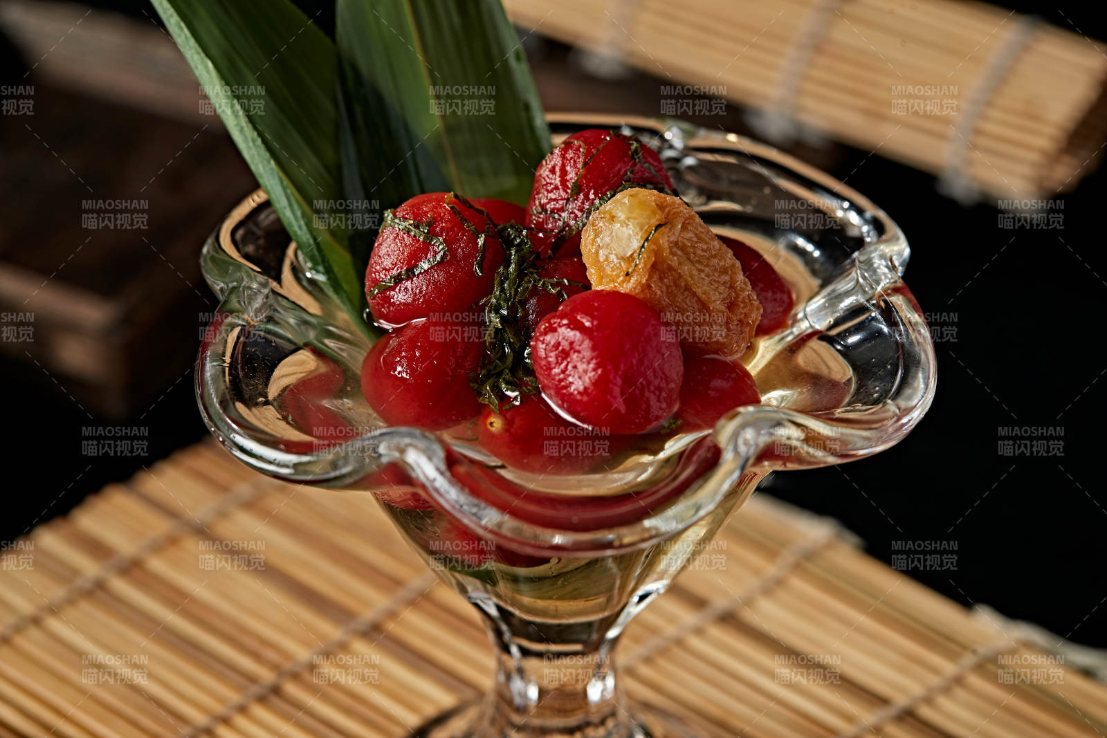 醋飲酸泡炭烤圣女果配紫蘇葉碎