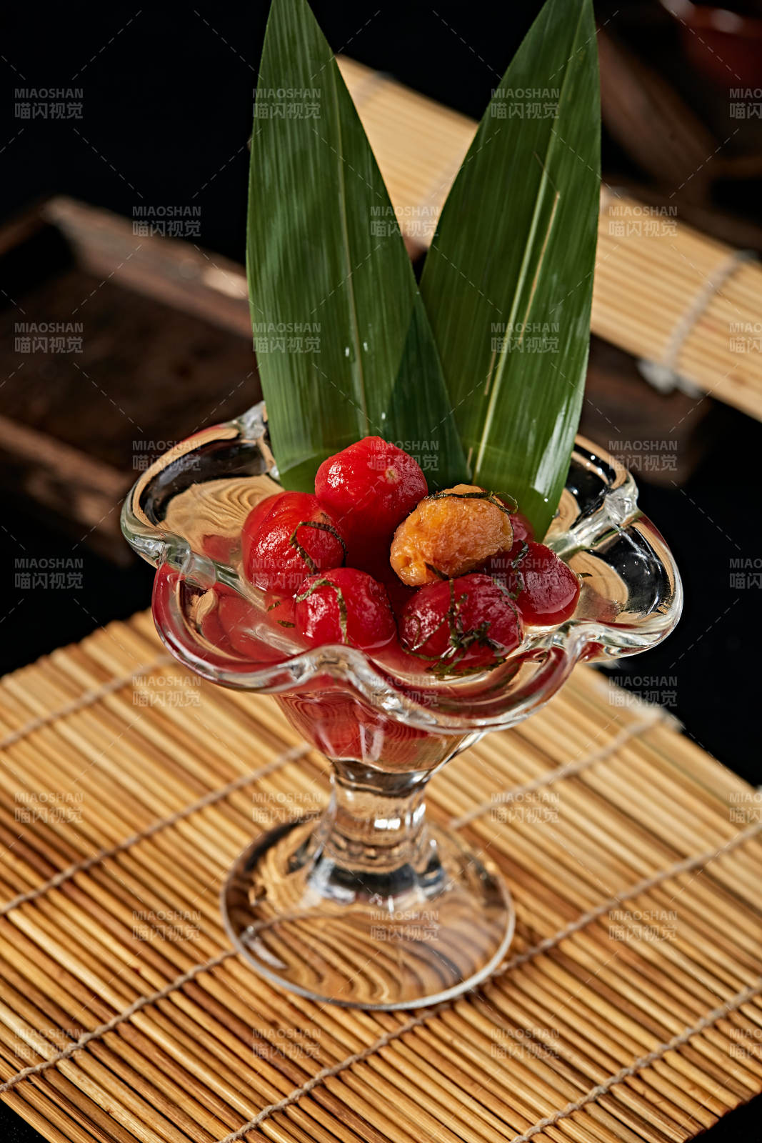 醋飲酸泡炭烤圣女果配紫蘇葉碎