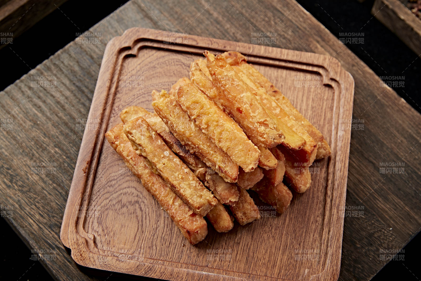 油炸美味地瓜薯条